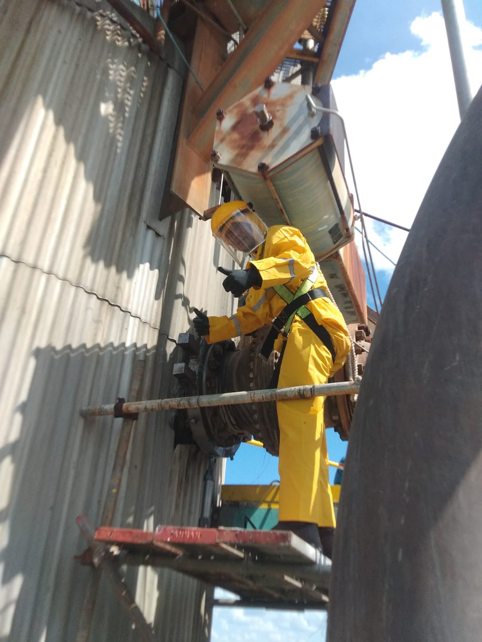 Proses Pemasangan Clamp Sebelum Injection (Online Leak Sealing)